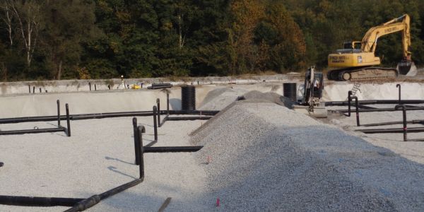 Impianto nella vasca di fitodepurazione Impianto nella vasca di fitodepurazione